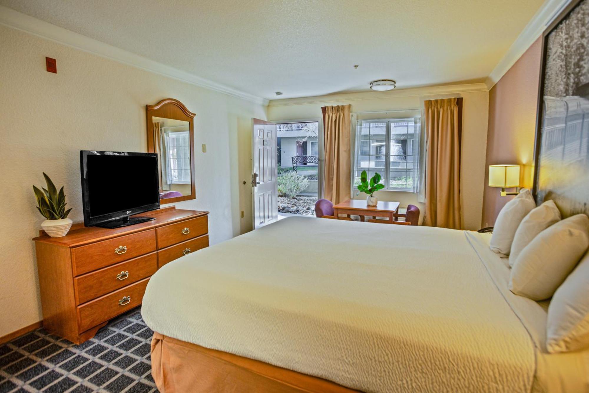 Creekside Inn & Suites Willits Εξωτερικό φωτογραφία